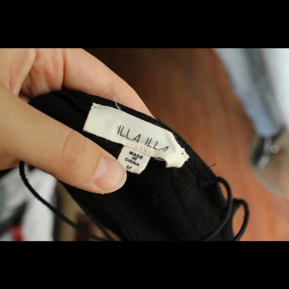 3/$25 Illa Illa tank top - Picture 4 of 4